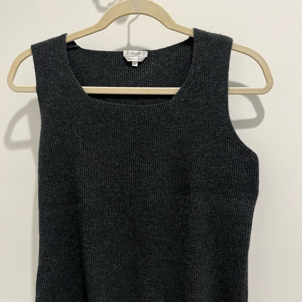 MaxMara mint condition Twin Set. - Picture 2 of 4